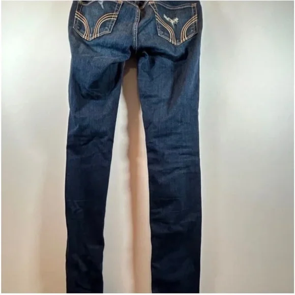 Hollister - Low Rise Ripped Skinny Jeans - Picture 2 of 3